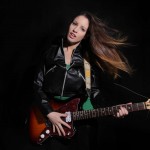 Luciana air guitar