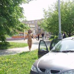 A fruit stand at a well frequented crossing