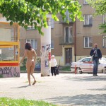 A fruit stand at a well frequented crossing