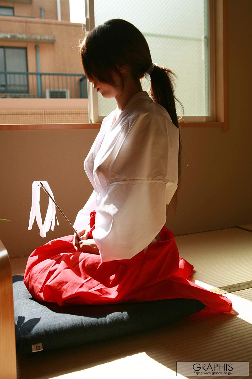 Limited Edition Seiko Yamaguchi – Shrine Maiden