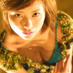 Yuri Komuro 小室友里