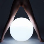 朱倩“水晶球旁的少女