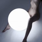 朱倩“水晶球旁的少女