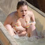 ウォータースライダーエロハプニング（ポロリ・半ケツ）集