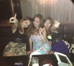 パンチラが見つかる集合写真・記念写真まとめ