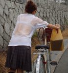 汗で下着や乳首が濡れ透けしてるエロ画像