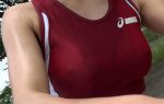 汗で下着や乳首が濡れ透けしてるエロ画像