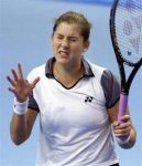 汗で下着や乳首が濡れ透けしてるエロ画像