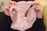 濃厚な下り物（おりもの）付きパンツのエロ画像