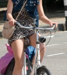 漕いでる自転車パンチラ画像まとめ