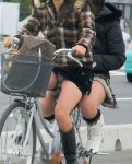 漕いでる自転車パンチラ画像まとめ