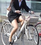 漕いでる自転車パンチラ画像まとめ