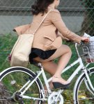漕いでる自転車パンチラ画像まとめ