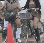 漕いでる自転車パンチラ画像まとめ