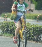 漕いでる自転車パンチラ画像まとめ