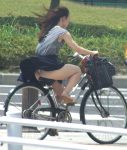 漕いでる自転車パンチラ画像まとめ