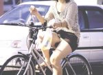 漕いでる自転車パンチラ画像まとめ