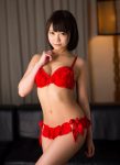 赤色下着美人のセクシャルなエロ画像