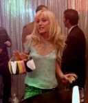 ノーブラな外国人美女の胸ポチエロ画像