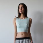 ノーブラな外国人美女の胸ポチエロ画像