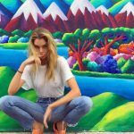 ノーブラな外国人美女の胸ポチエロ画像