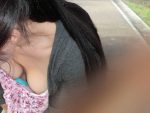 巨乳素人の街中胸チラまとめ
