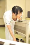 看護師がはだけるナースの胸チラエロ画像