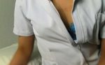 看護師がはだけるナースの胸チラエロ画像