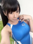 おっぱいが窮屈な巨乳競泳水着のエロ画像