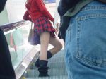 見えてるエスカレーターパンチラのエロ画像