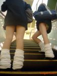 見えてるエスカレーターパンチラのエロ画像