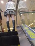 見えてるエスカレーターパンチラのエロ画像