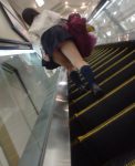 見えてるエスカレーターパンチラのエロ画像
