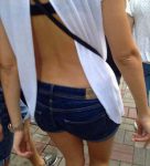 私服が薄着な街撮りギャルのエロ画像