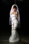 花嫁を縛るウェディング緊縛のエロ画像