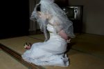 花嫁を縛るウェディング緊縛のエロ画像