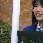 新人 石神さとみ ～AV最速デビュー！？学校の卒業式を終えた足で撮影現場に直行し、そのままAV女優になった18歳女子校生～