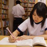 学業と芸能の両立に励むアイドルの淫らな学校性活 夏乃ひまわり