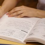 学業と芸能の両立に励むアイドルの淫らな学校性活 夏乃ひまわり