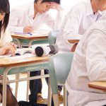 学業と芸能の両立に励むアイドルの淫らな学校性活 夏乃ひまわり