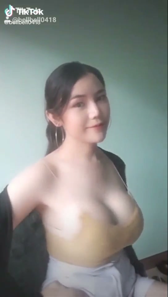 Cute Teen Asian Tit Flash